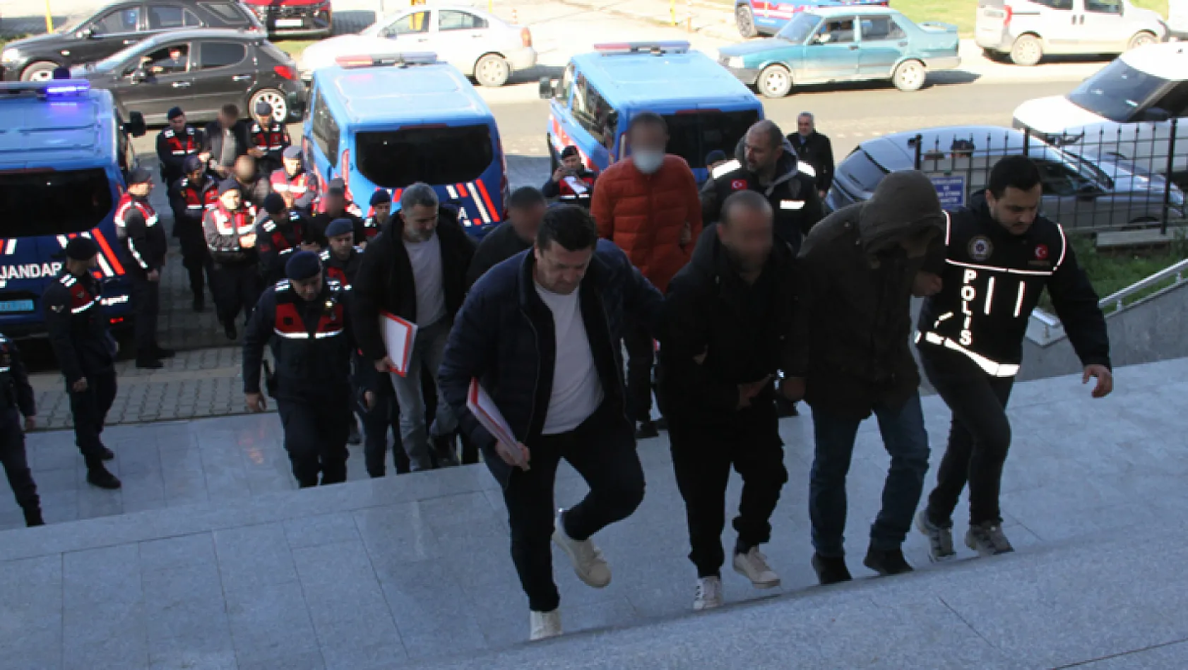 Uyuşturucu operasyonunda 15 kişi adliyede