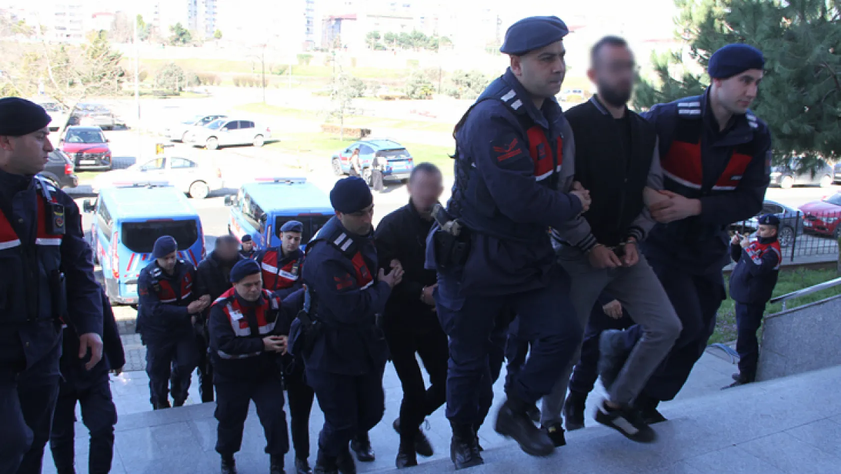 Uyuşturucu operasyonunda 15 kişi adliyede