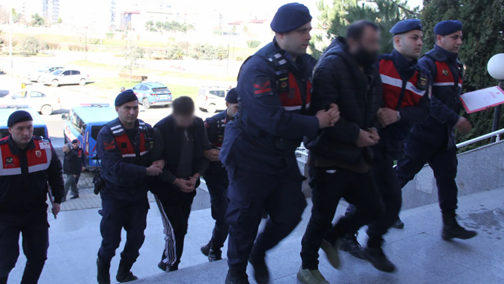 Uyuşturucu operasyonunda 15 kişi adliyede