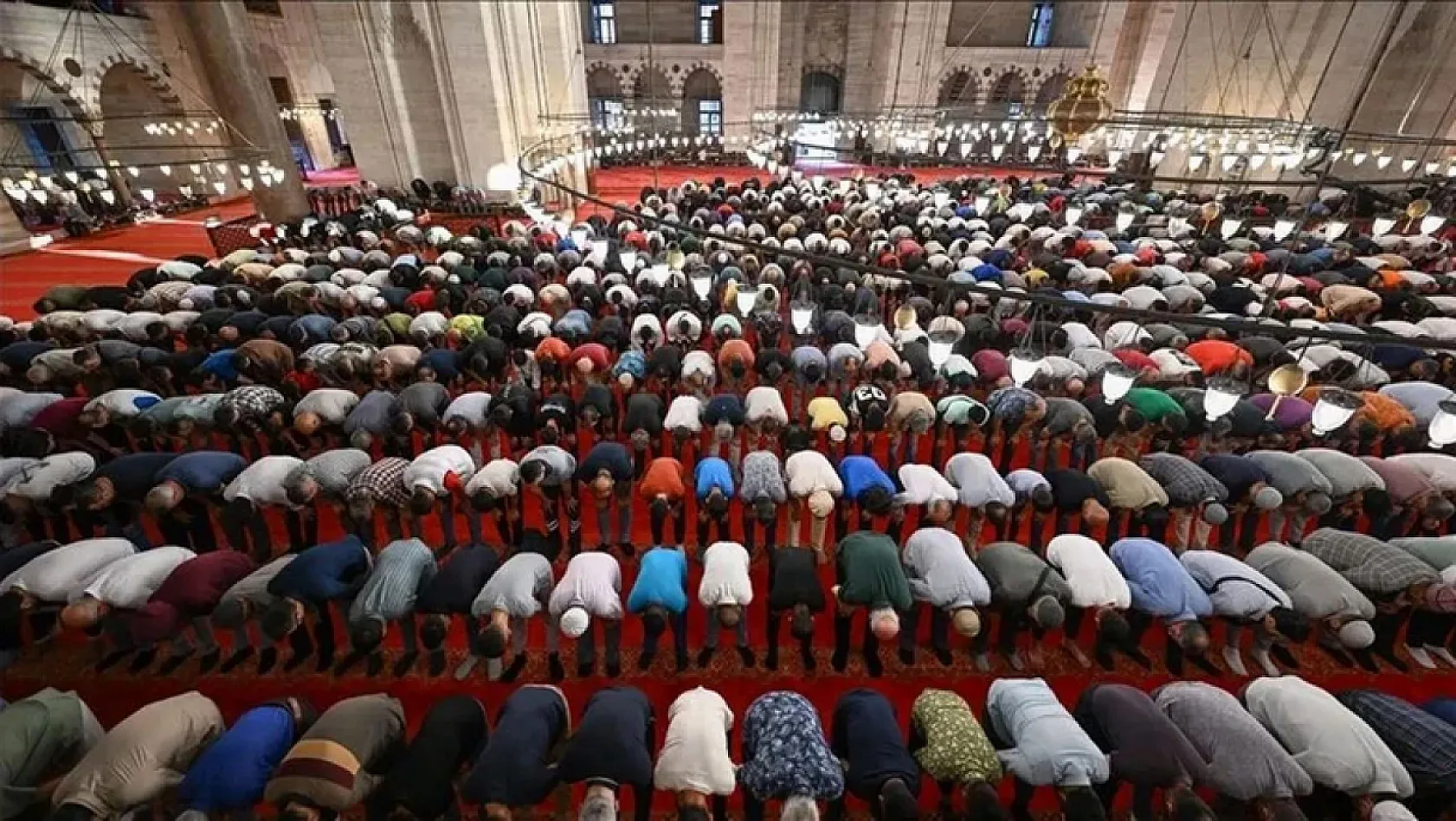 Türkiye bayrama kilitlendi! İl il namaz vakitleri açıklandı