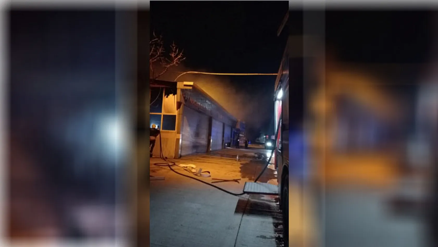 Samsun'da sanayi sitesinde araç yangını meydana geldi