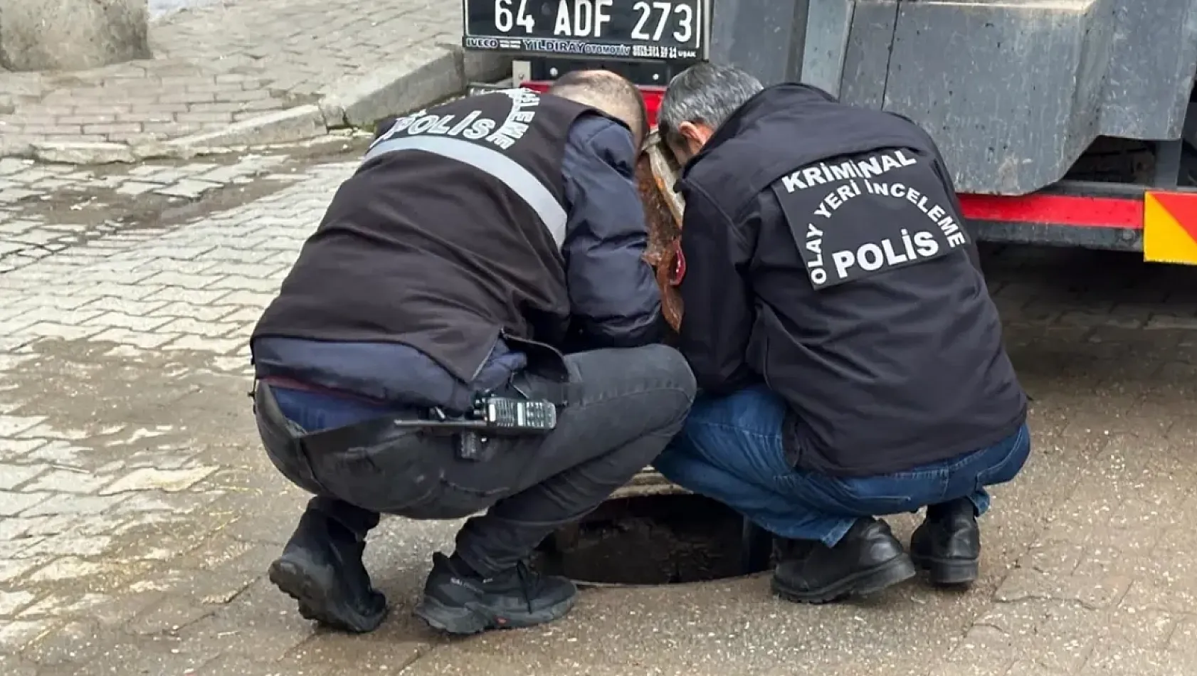 Belediye Ekipleri Tıkanıklığı Açarken Dehşete Düştü