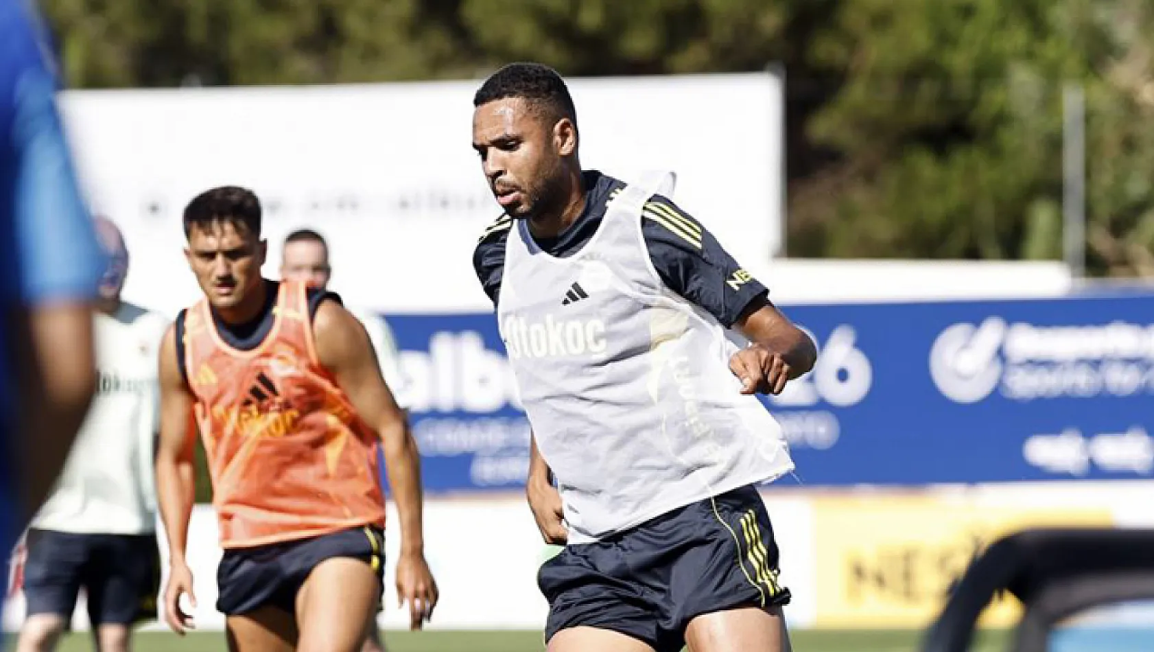 Fenerbahçe, yeni sezon hazırlıklarını sürdürdü