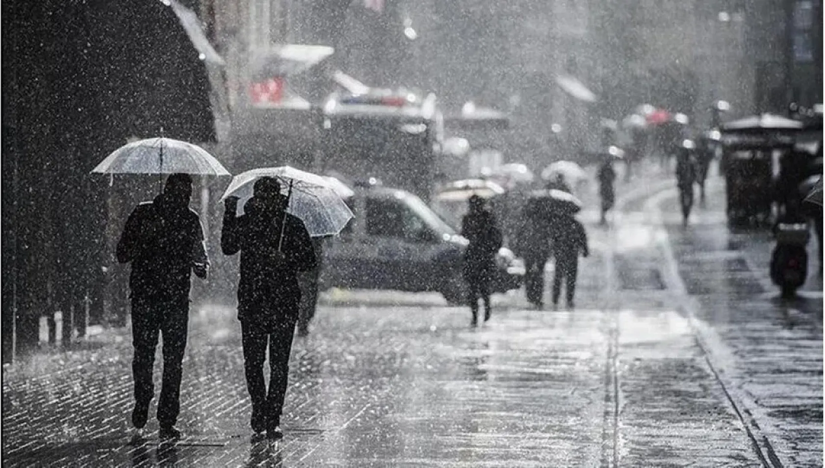 Meteoroloji Uyardı: İstanbul Dahil 9 İlde Sağanak Yağış Bekleniyor