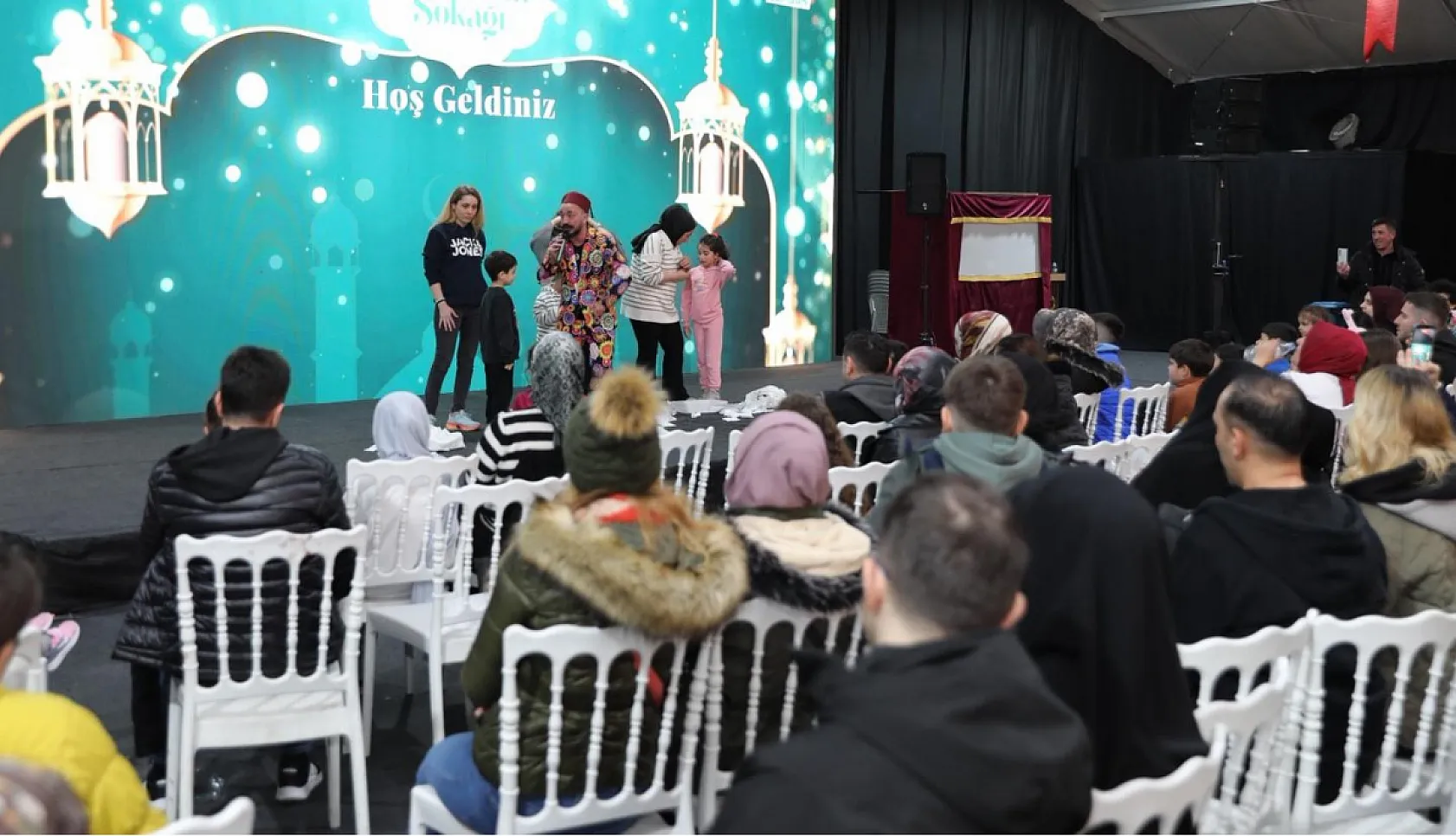 Büyükşehir'in bayram sokağı yoğun ilgi görüyor