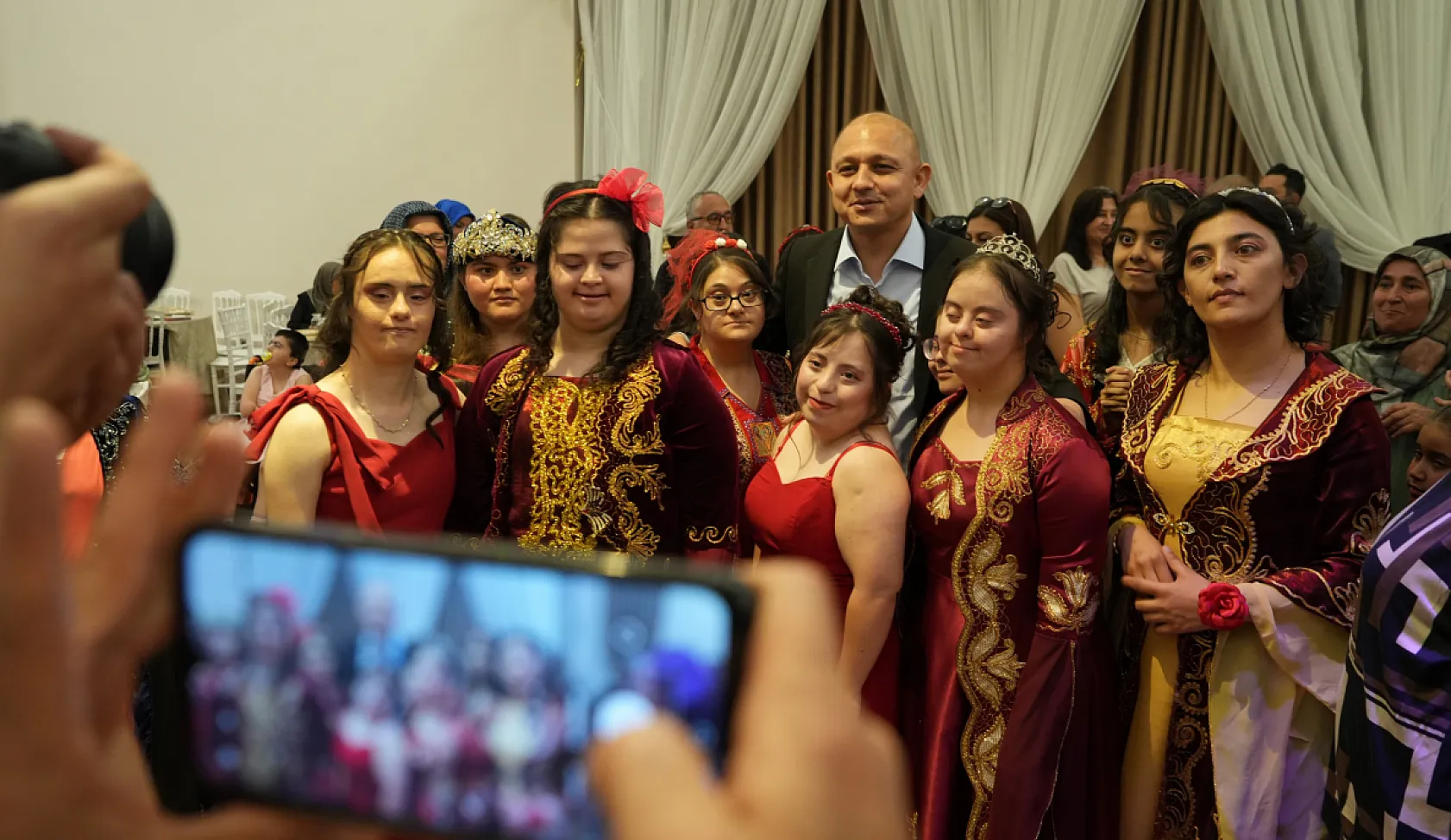 Down sendromlu genç kızların kına hayali gerçeğe dönüştü