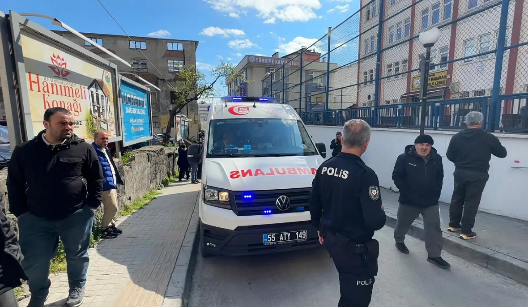 Okul önünde silahlı hesaplaşma: 2 kişi yaralandı
