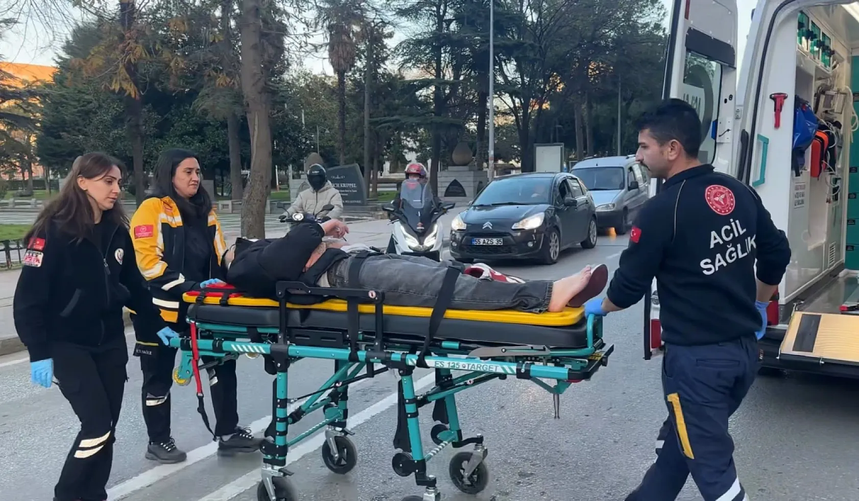 Cumhuriyet Caddesi'nde kaza: 2 kişi hastanelik oldu!