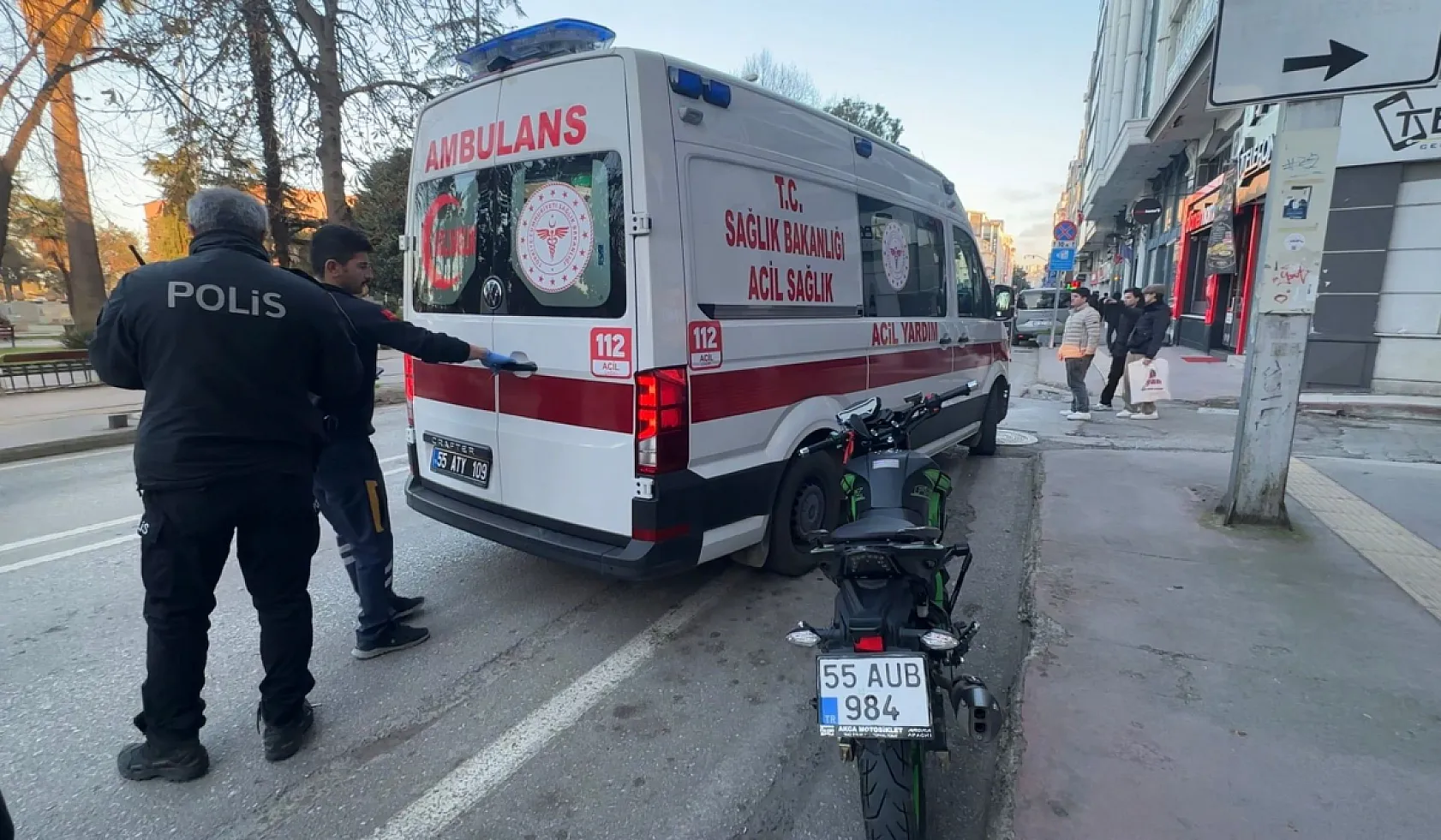 Cumhuriyet Caddesi'nde kaza: 2 kişi hastanelik oldu!