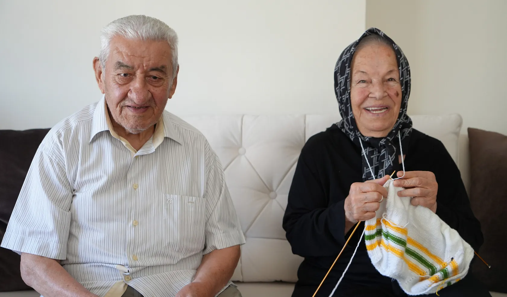 Rüyasının ardından 58 yıldır ihtiyaç sahipleri için örüyor