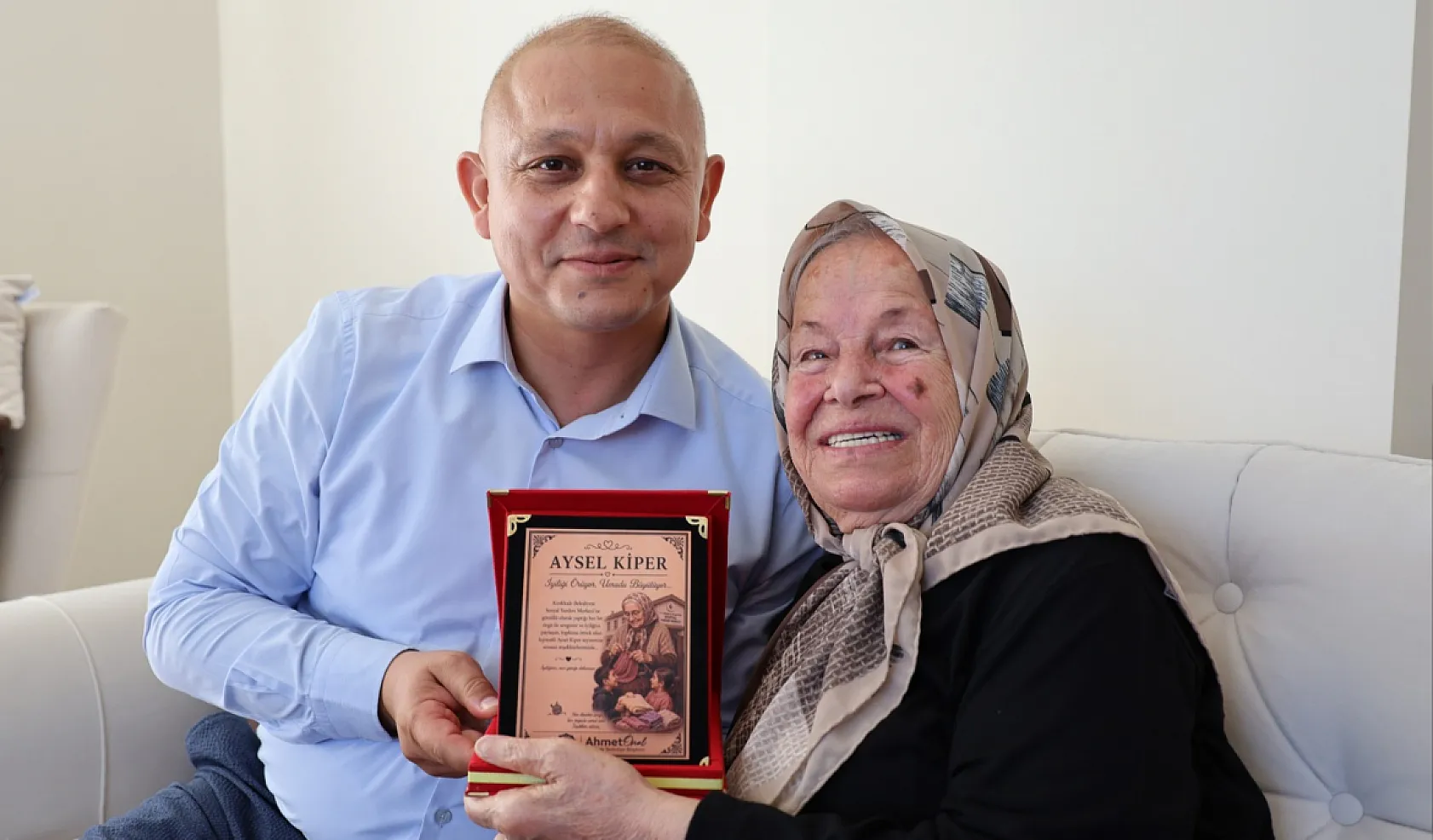 Rüyasının ardından 58 yıldır ihtiyaç sahipleri için örüyor