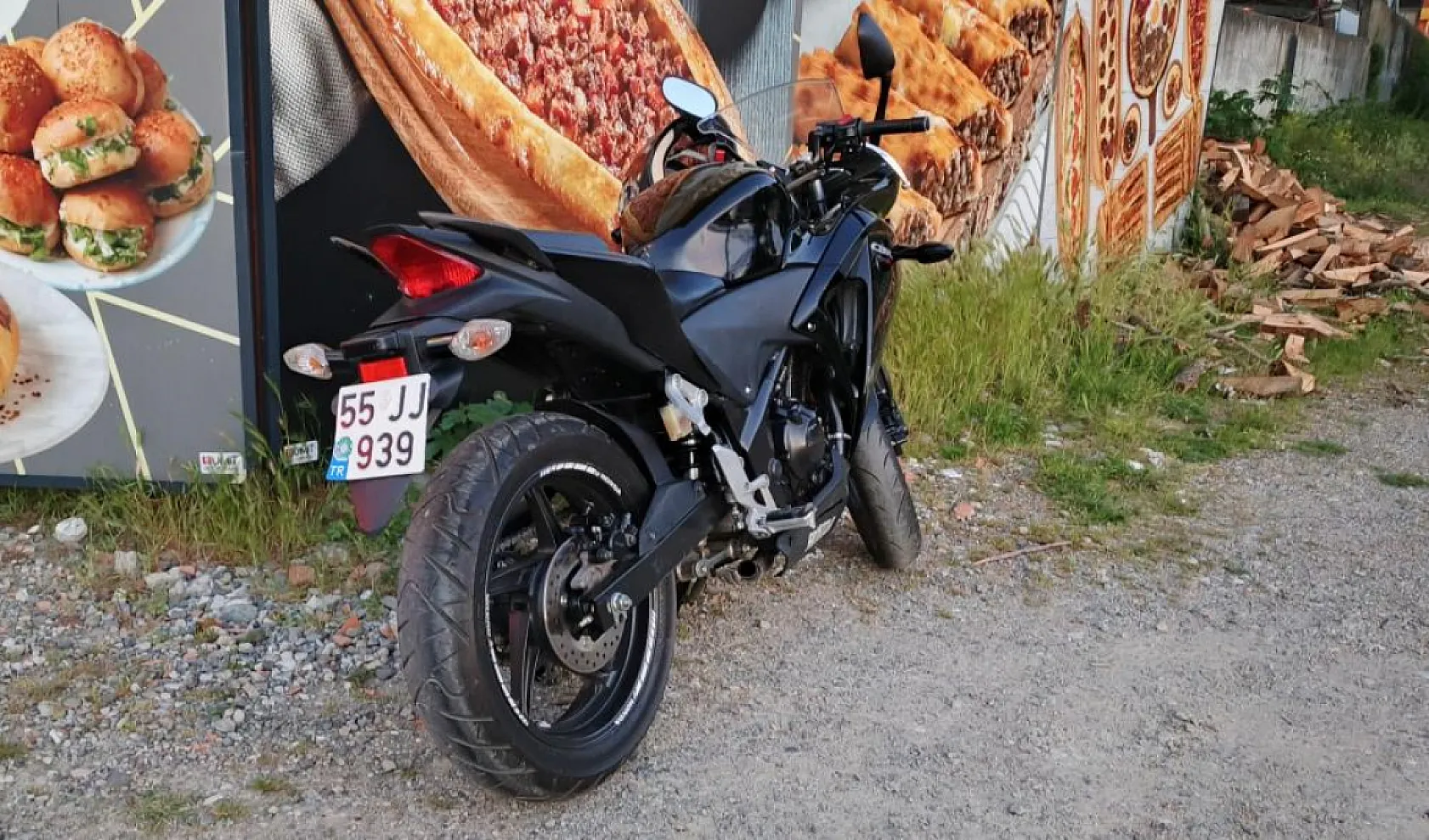 Dönüş Yapan Otomobile Motosiklet Çarptı: 1 Kişi Hastaneye Kaldırıldı