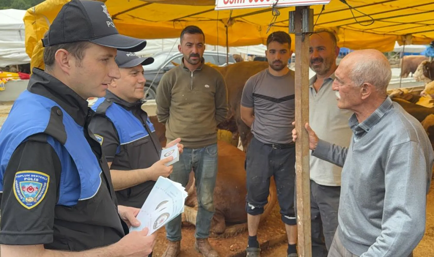 Polis, kurban pazarında vatandaşları dolandırıcılığa karşı uyardı