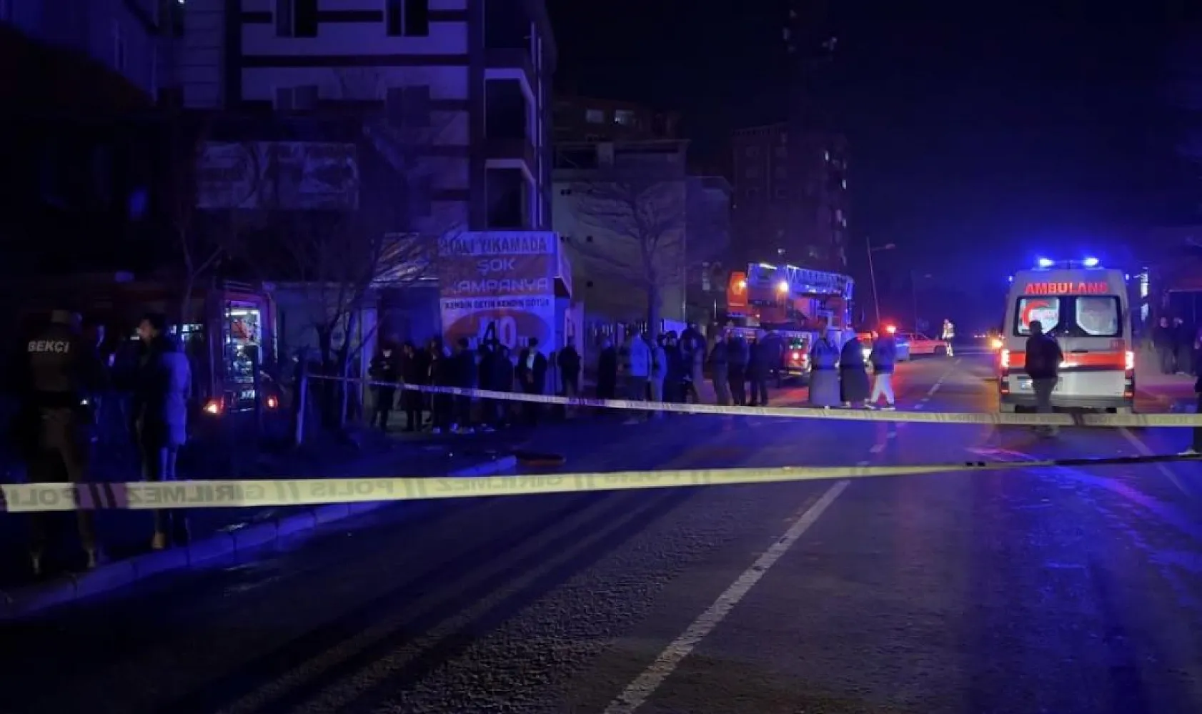 Samsun'da Korku Dolu Dakikalar: 4 Katlı Binanın Çatısı Alev Alev Yandı!