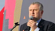 Bakan Bak, Gazi Koşusu'nu kazananı tebrik etti