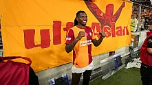 Galatasaray'da maç sonucu üçlüsü Rafael Leao'dan