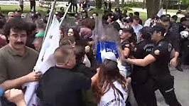 TBMM önünde basın açıklaması yapmak isteyen öğretmenlere polis müdahalesi