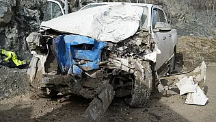 Akaryakıt tankeri ile kamyonet çarpıştı: 3 yaralı