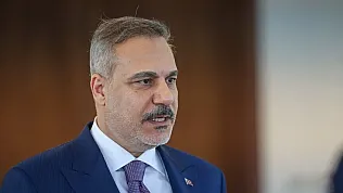 Bakan Fidan'dan YPG'nin feshi açıklamasına ilk yorum: Sahadaki karşılığını kontrol edeceğiz