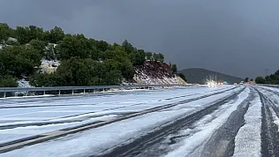 Bingöl'de yağış sonrası kartpostallık görüntüler: Gökkuşağı ve dolu aynı anda görüldü