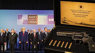Cumhurbaşkanı Erdoğan'dan Nato liderlerine isimlerine özel işlemeli revolver hediyesi