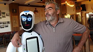 Erzurum'da robot Şukufe ilgi odağı oldu
