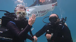 Fethiye'de 5 metre derinlikte evlilik teklifi