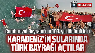 Samsun'da yüzücülerden Karadeniz'de 29 Ekim Cumhuriyet Bayramı kutlaması