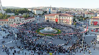 Sivas'ta 1058 kişi aynı anda halay çekti