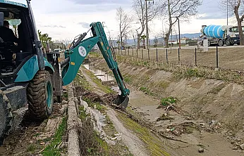 Bafra'da DSİ'den kanal temizliği
