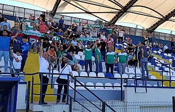 Çarşambaspor taraftarı İstanbul'da tribünleri dolduruyor