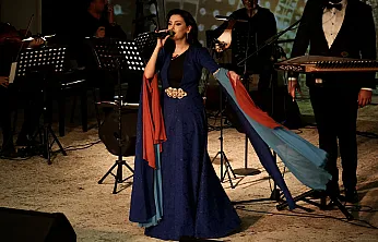 Depremin yıl dönümünde Samsun'da türkü gecesi