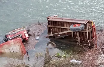 Kızılırmak'a devrilen traktör can aldı