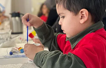 Saksı boyayıp çiçek diken lösemili çocuklar, Samsun'da moral depoladı!