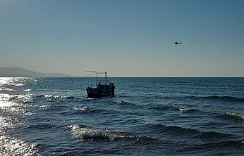 Samsun'da alabora olan teknedeki 6 kişiden 3'ü kurtarıldı