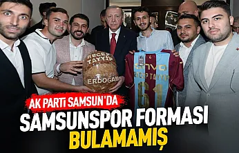 Samsun'da Cumhurbaşkanı Erdoğan'a Trabzonspor forması hediye edildi
