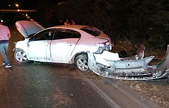 Samsun'da Gece Yarısı Feci Kaza: Otomobil Ağaca Çarptı, 1 Yaralı