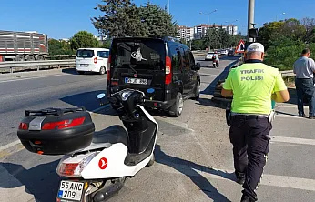 Samsun'da motosiklet hafif ticari araca çarptı