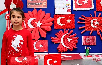 Samsun'da öğrenciler yaptıkları Türk Bayraklarıyla beğeni topladı