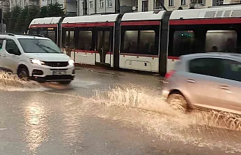 Samsun'da sağanak hayatı olumsuz etkiledi