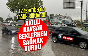 Samsun'un Çarşamba İlçesinde sağanak yağmurla trafik felç oldu