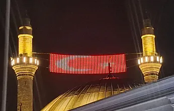 Samsun'un kalbi Büyük Cami mahyalarla donatıldı