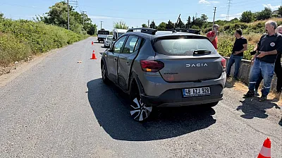 Bafra'da hafif ticari araçla çarpışan otomobilin sürücüsü yaralandı