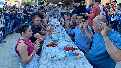 Kiraz yeme yarışmasında birincilik 2 gram farkla geldi