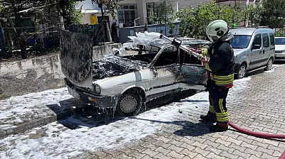 Park ettiği araçtan geriye enkaz kaldı