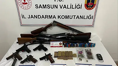 Salıpazarı'nda ruhsatsız silahlar ele geçirildi