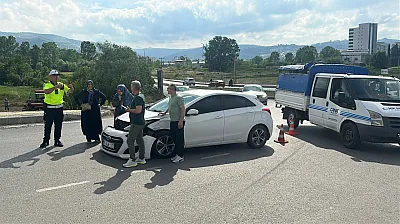 Samsun Şehir Hastanesi kavşağı'nda yine kaza: 2 sürücü yaralandı
