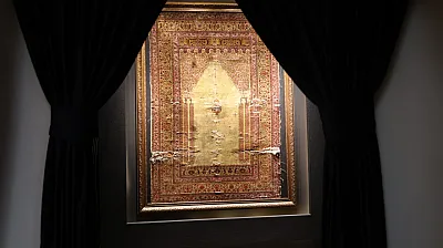 Saraylar için dokunan 300 yıllık ipek halı gün yüzüne çıktı