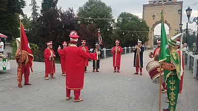 Tarihi Köprü'de mehter coşkusu