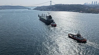 Karadeniz'de saldırıya uğrayan iki gemi İstanbul Boğazı'ndan geçti